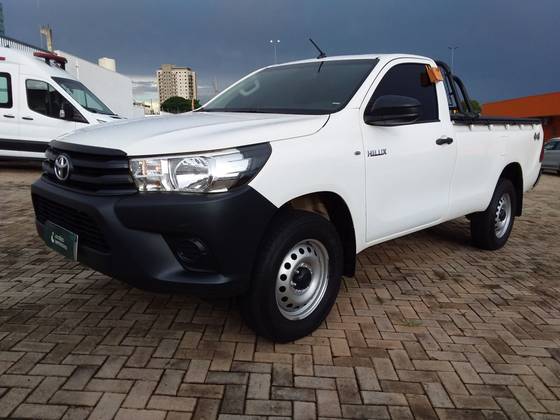 TOYOTA HILUX 2.8 D-4D TURBO DIESEL CS 4X4 MANUAL